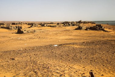 Eski Dongola harabeleri Sudan 'da terk edilmiş bir kasaba.