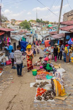 HARAR, ETHIOPIA - 9 Nisan 2019: Etiyopya 'nın Harar kentindeki bir caddenin görüntüsü