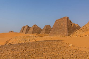 Sahra Çölü, Sudan 'daki Meroe Piramitleri