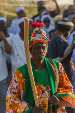 OMDURMAN, SUDAN - 8 Mart 2019: Sufi Dönen Derviş Omdurman, Sudan 'daki Hamed al Nil mezarlığında düzenlenen dini tören sırasında