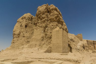 Batı Deffufa, antik Kerma, Sudan 'daki kerpiç tapınağı kalıntıları.