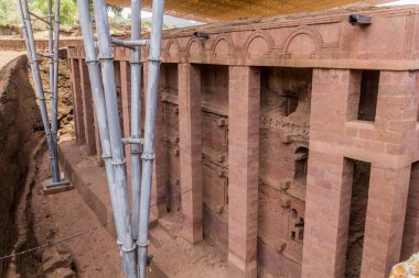 Bahis Medhane Alem, Lalibela, Etiyopya 'daki kaya kesimi kilise