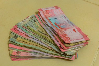 Sudan Pound banknotlarının görüntüsü