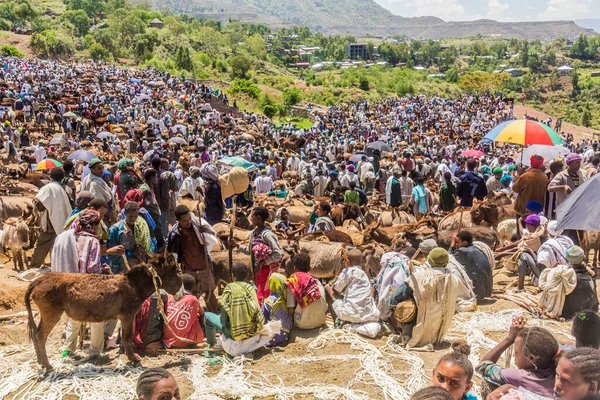 Lalibela Etiopía Marzo 2019 Las Multitudes Reúnen Mercado Del Sábado —  Fotos de Stock