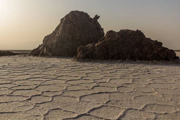 埃塞俄比亚达纳基勒凹陷盐滩的岛屿 — 图库照片