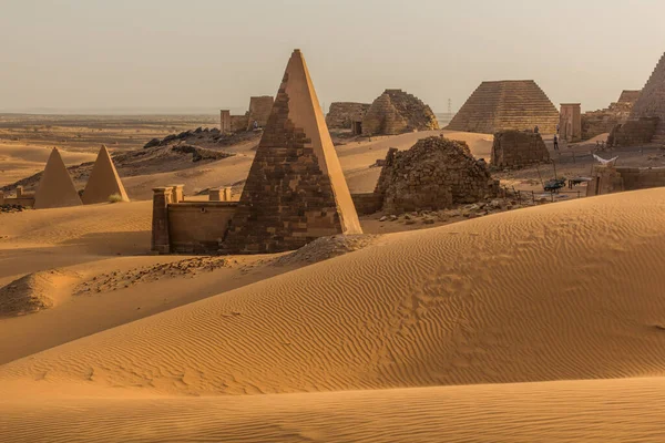 スーダンのメロエのピラミッドの眺め — ストック写真
