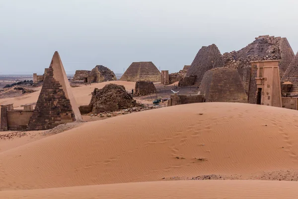 Malam Hari Pandangan Piramida Meroe Sudan — Stok Foto