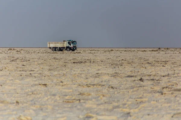 Camion Presso Saline Della Depressione Danakil Etiopia — Foto Stock