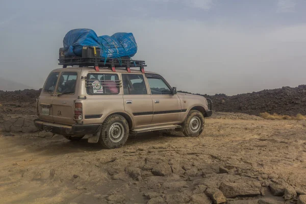 Afar Ethiopia March 2019 Vehicle Crossing Lava Fields Its Way — Stock Photo, Image