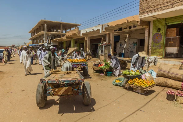 SHENDI, SUDAN - 6 Mart 2019 Şendi, Sudan 'da bir caddenin görüntüsü