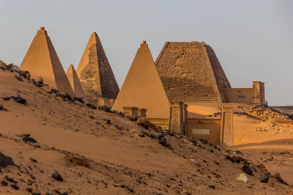 スーダンのメロエピラミッドの眺め — ストック写真
