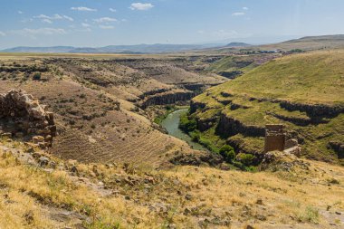 Türkiye ile Ermenistan arasında Akhuryan (Arpachay) nehir vadisiyle Ani antik kenti harabeleri