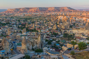 Kapadokya 'daki Goreme köyünün hava manzarası