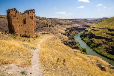 Türkiye ile Ermenistan arasında Akhuryan (Arpachay) nehir vadisiyle Ani antik kenti harabeleri