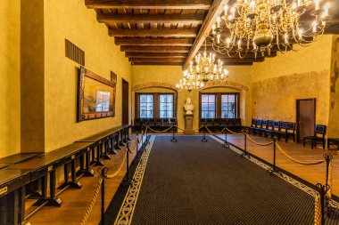 PRAG, CZECH Cumhuriyet - 17 ARALIK 2020: George Hall Prag, Çek Cumhuriyeti 'ndeki Old Town Hall' da