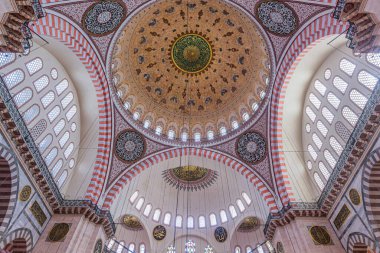 İSTANBUL, TURKEY - 22 Temmuz 2019: İstanbul, Türkiye 'deki Süleyman Camii' nin İçi