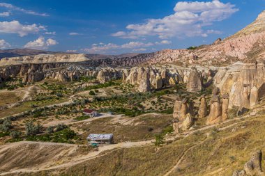 Türkiye 'nin Kapadokya kentindeki Peri Bacaları kaya oluşumlarının görüntüsü