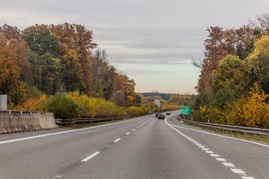 D11 otoyolunun sonbahar manzarası, Çek Cumhuriyeti