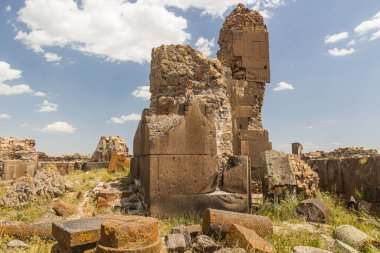 Kral Gagik 'in Aziz Gregory kilisesi Ani antik kentinde yıkıldı