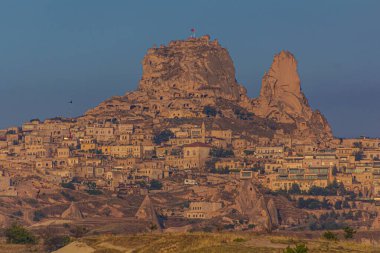 Kapadokya, Türkiye 'deki Uchisar kaya kalesine bakın