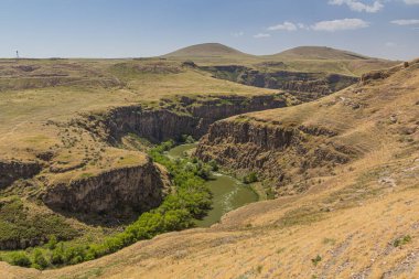 Türkiye ile Ermenistan arasında Akhuryan (Arpachay) nehir vadisi