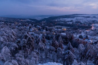 Çek Cumhuriyeti, Tisa köyünün Tiske steny kayalıklarından kış manzarası