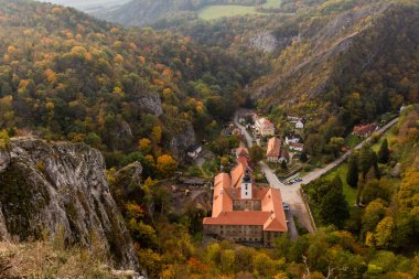 Svaty Jan kapsülü Skalou manastırı ve köyü, Çek Cumhuriyeti