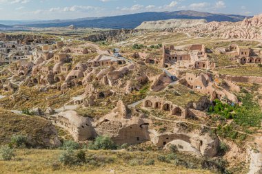Kapadokya 'daki Cavusin mağara köyü manzarası