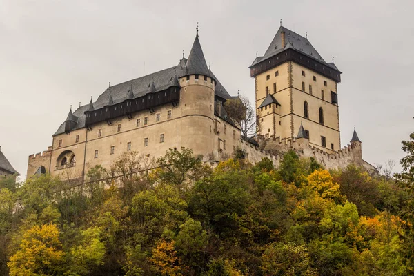チェコ共和国カルルシュタイン城の秋の景色 — ストック写真