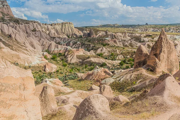 Törökországi Cappadociában Található Rózsa Völgy Kőképződményei Tündérkémények — Stock Fotó