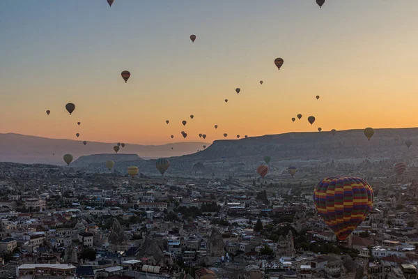 Montgolfières Dessus Ville Goreme Cappadoce Turquie — Photo