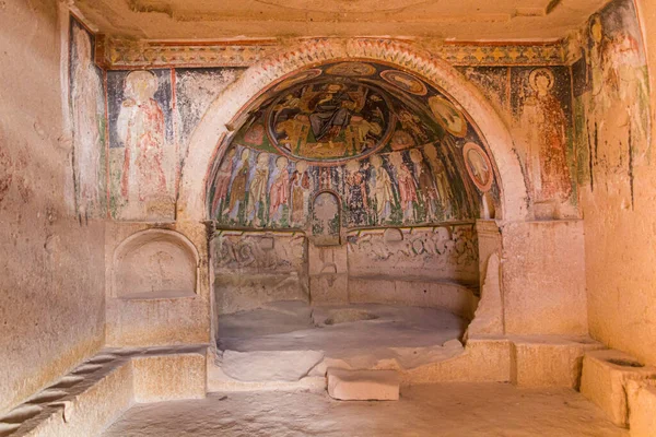 GOREME, TURKEY - 19 Temmuz 2019: Kapadokya 'daki Hacli Kilise Mağarası Kilisesi