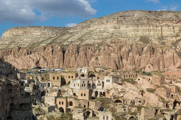 Kapadokya 'daki Cavusin mağara köyü manzarası