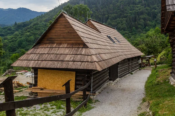 斯洛伐克Nizke Tatry山区Vlkolinec村的老房子 — 图库照片