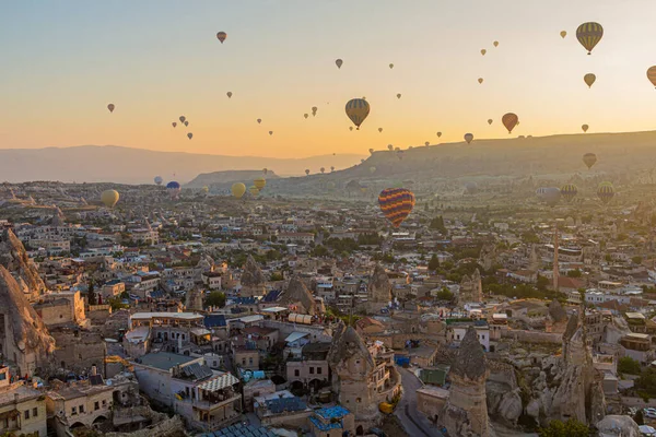 Balony Ogrzane Powietrze Nad Miastem Goreme Kapadocji Turcja — Zdjęcie stockowe
