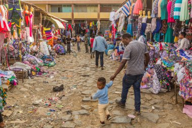 ANDAR, ETHIOPIA - 13 Mart 2019: Gondar, Etiyopya 'daki bir pazara bakış.