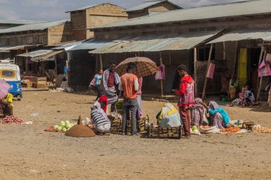 AXUM, ETHIOPIA - 20 Mart 2019: Etiyopya 'nın Axum kentindeki ana markette meyve ve sebze tezgahları