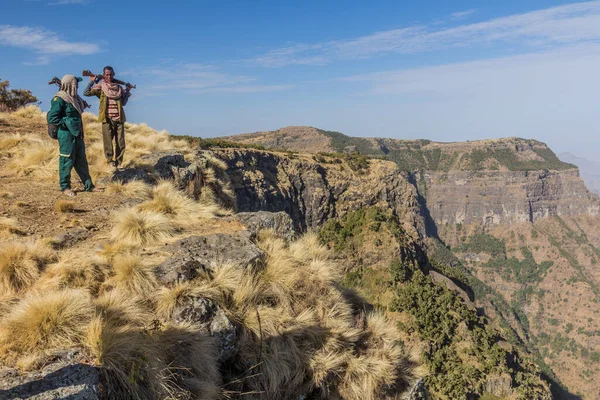 Simien Mountains Etiopia Marzo 2019 Scout Armati Guardia Dei Turisti — Foto Stock
