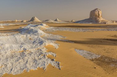 Beyaz Çölde, Mısır 'da kaya oluşumları