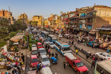 CAIRO, EGYPT - 26 HAZİRAN 2019: Kahire, Mısır 'da Yoğun Liman Said Caddesi