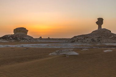 Beyaz Çölde Günbatımı, Mısır