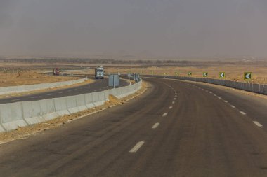 Farafra ile Bawiti arasındaki çöl otoyolu, Mısır