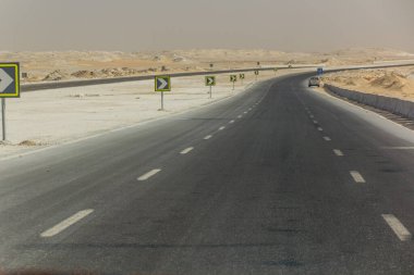 Farafra ile Bawiti arasındaki çöl otoyolu, Mısır
