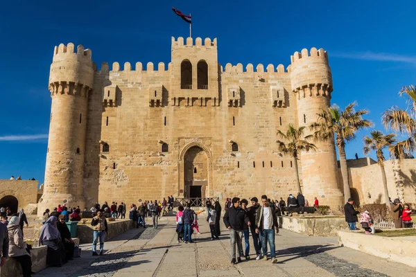 Александрия Эгипт Февраля 2019 Люди Посещают Цитадель Qaitbay Форт Qaitbey — стоковое фото