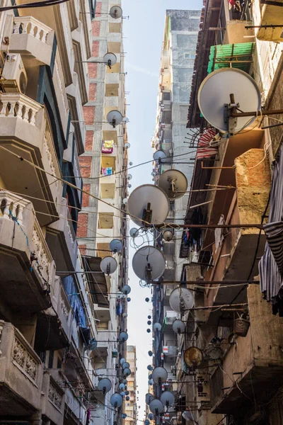 Callejón Estrecho Con Antenas Parabólicas Alejandría Egipto — Foto de Stock
