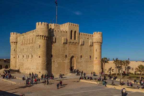 Alexandria Ägypten Februar 2019 Menschen Besuchen Zitadelle Von Qaitbay Fort — Stockfoto