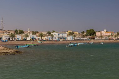 TADJOURA, DJIBOUTI - 19 Nisan 2019: Tadjoura, Cibuti 'de bir limanda tekneler