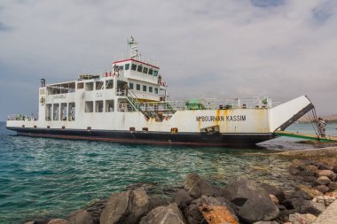 TADJOURA, DJIBOUTI - 20 Nisan 2019: Feribot Muhammed Bourhan Kasım Tadjoura, Cibuti limanında