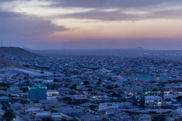 ソマリランドの首都ハルギサの日没の空中風景 — ストック写真