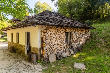 Bulgaristan 'ın Etar köyünde küçük bir ev